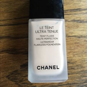 Chanel Le Tent ULTRA TENUE foundation (20 Beige)